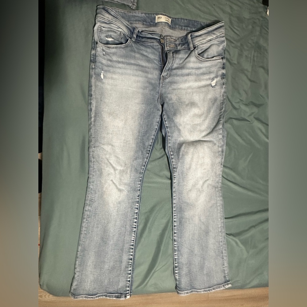 Light Wash Women's Jeans - Classic Slim Fit
